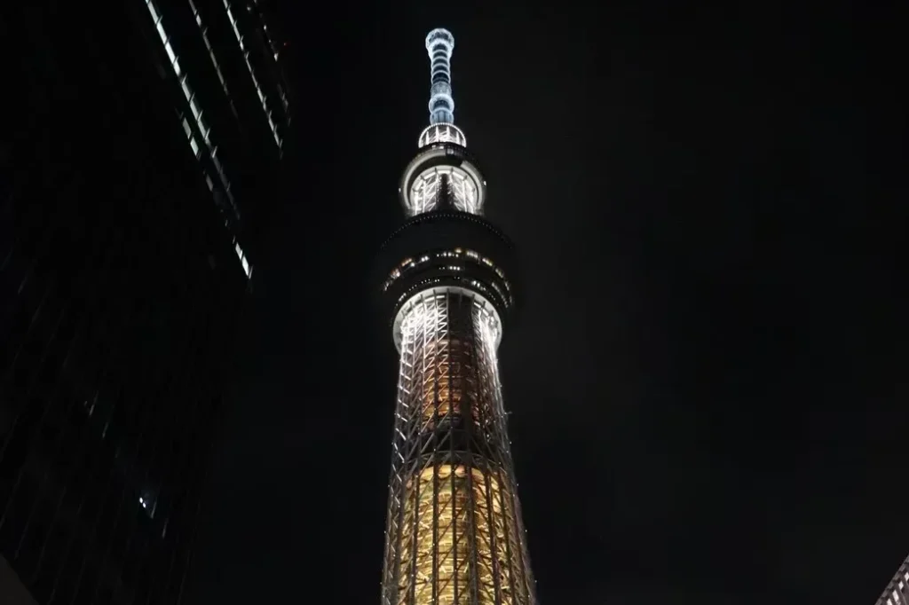 Tokyo Skytree illuminated against the night sky