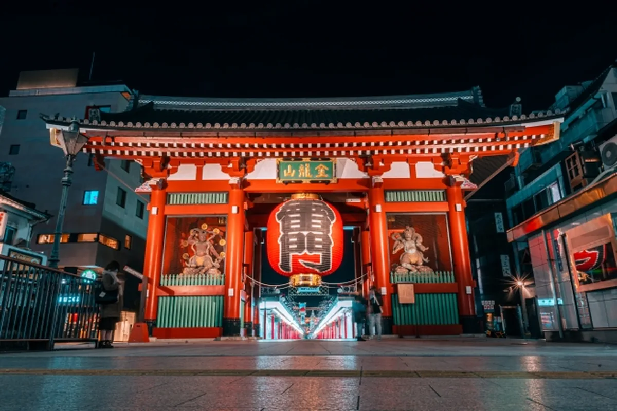 Illuminated Kaminarimon Gate in Asakusa at night